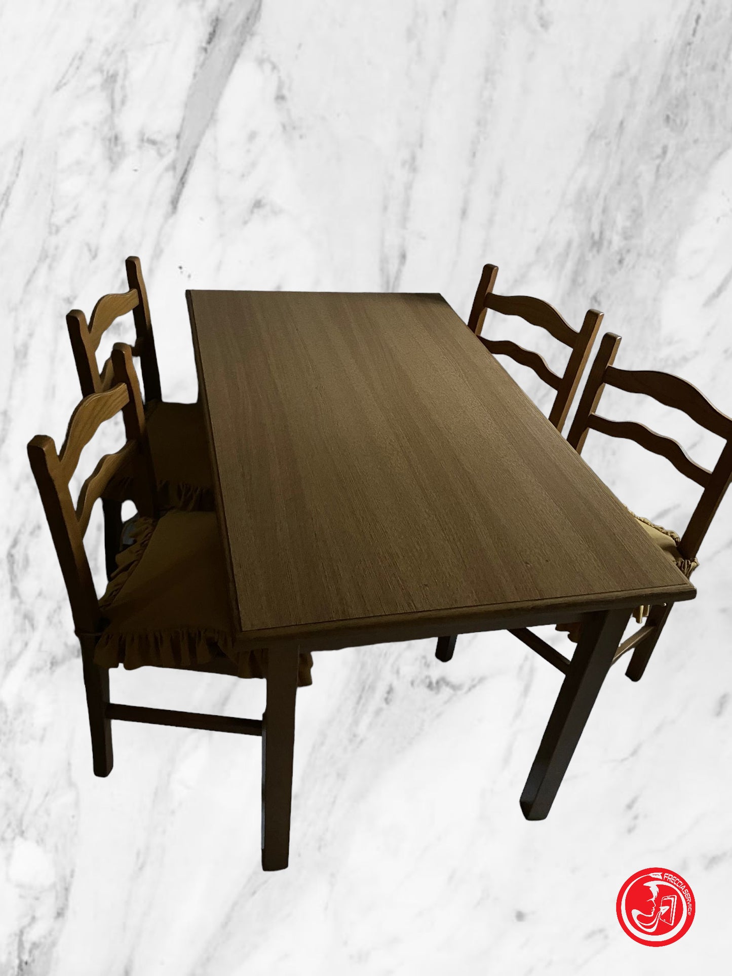 TABLE AVEC CHAISES