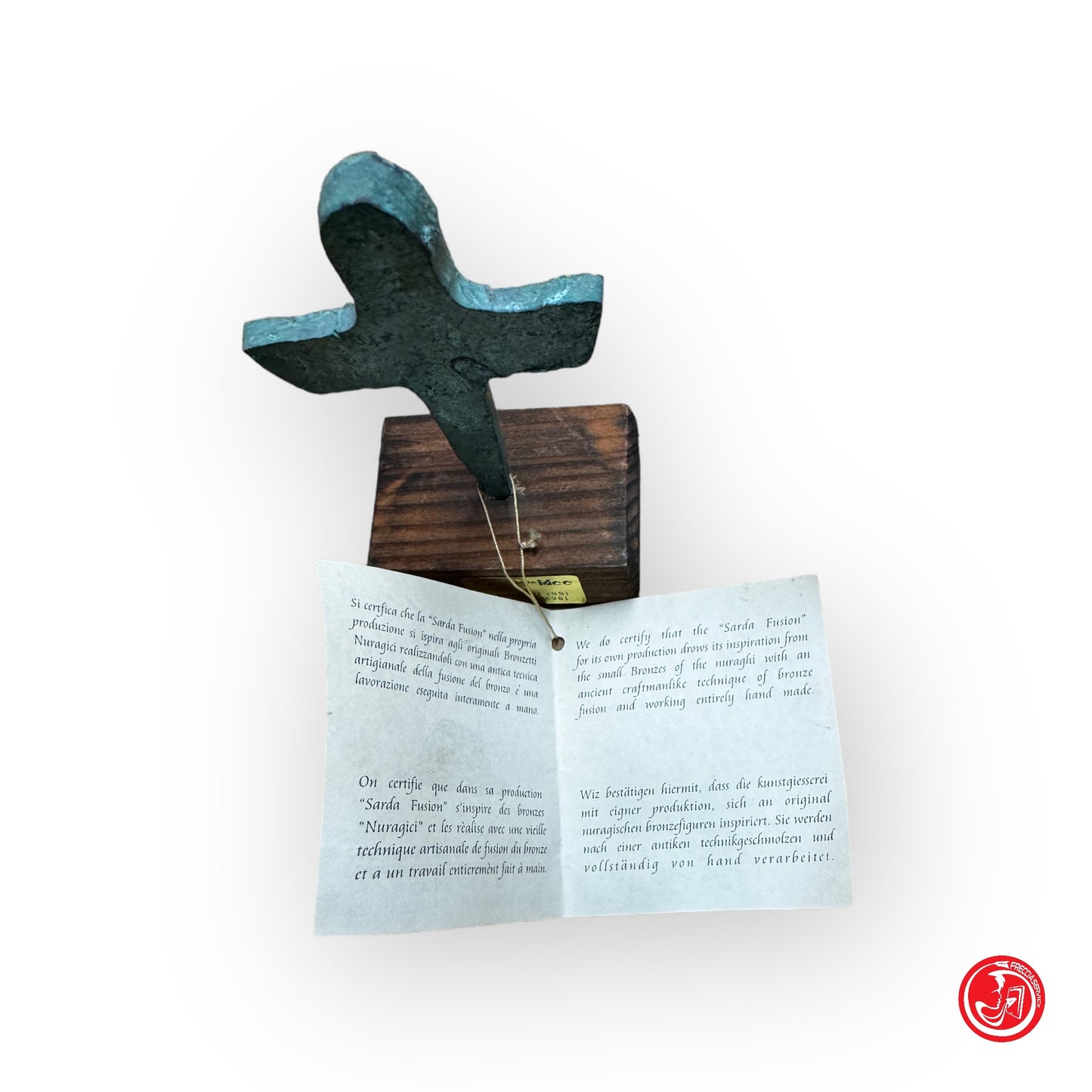 Bronzetto nuragico originario della Sardegna, lavorato a mano