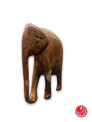 Famille d'éléphants en bois