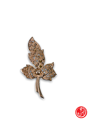 Vintage brooch - leaf