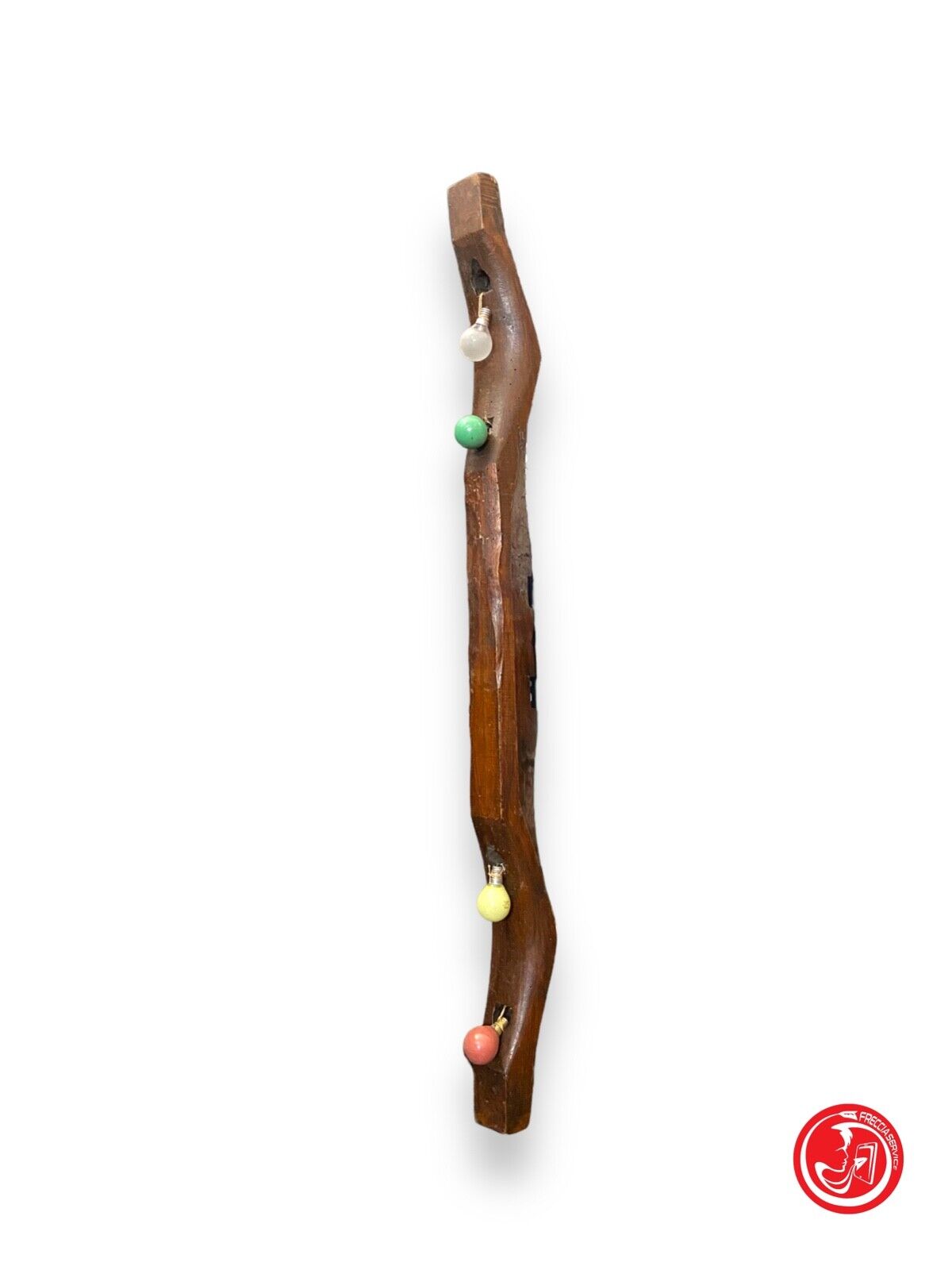 Gioco in legno rivisitato a lampadario decorativo