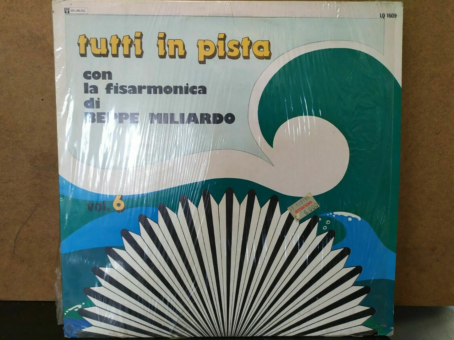 Tout le monde sur la piste de danse avec l'accordéon de Beppe Miliardo