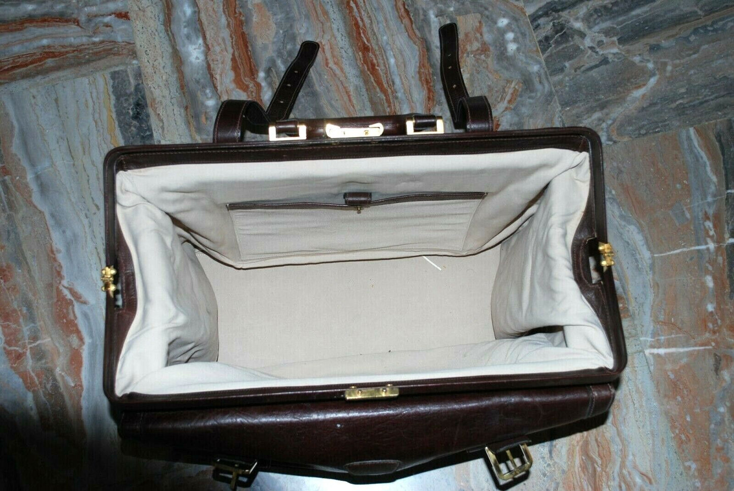 Vintage travel bag