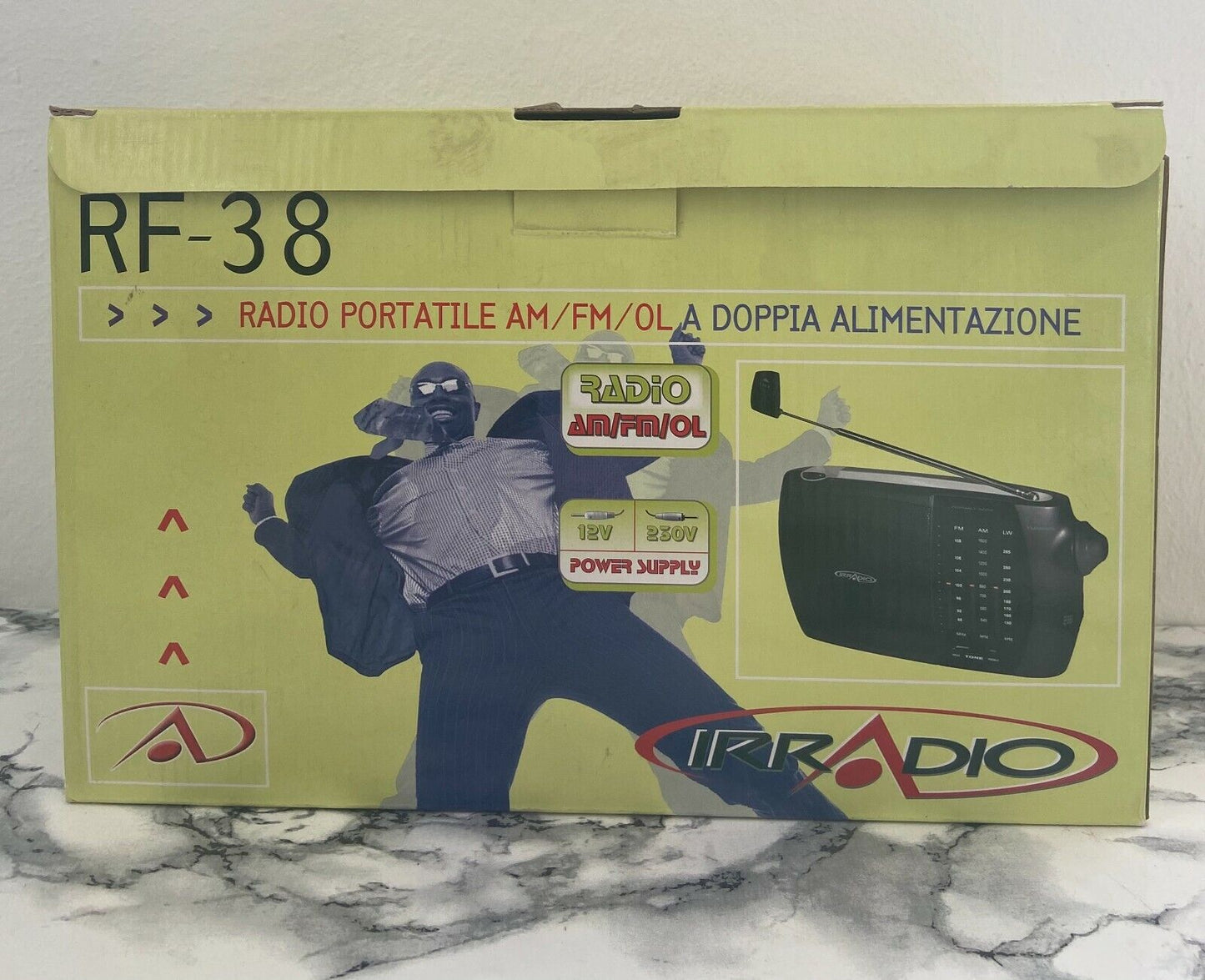 Antica radio portatile