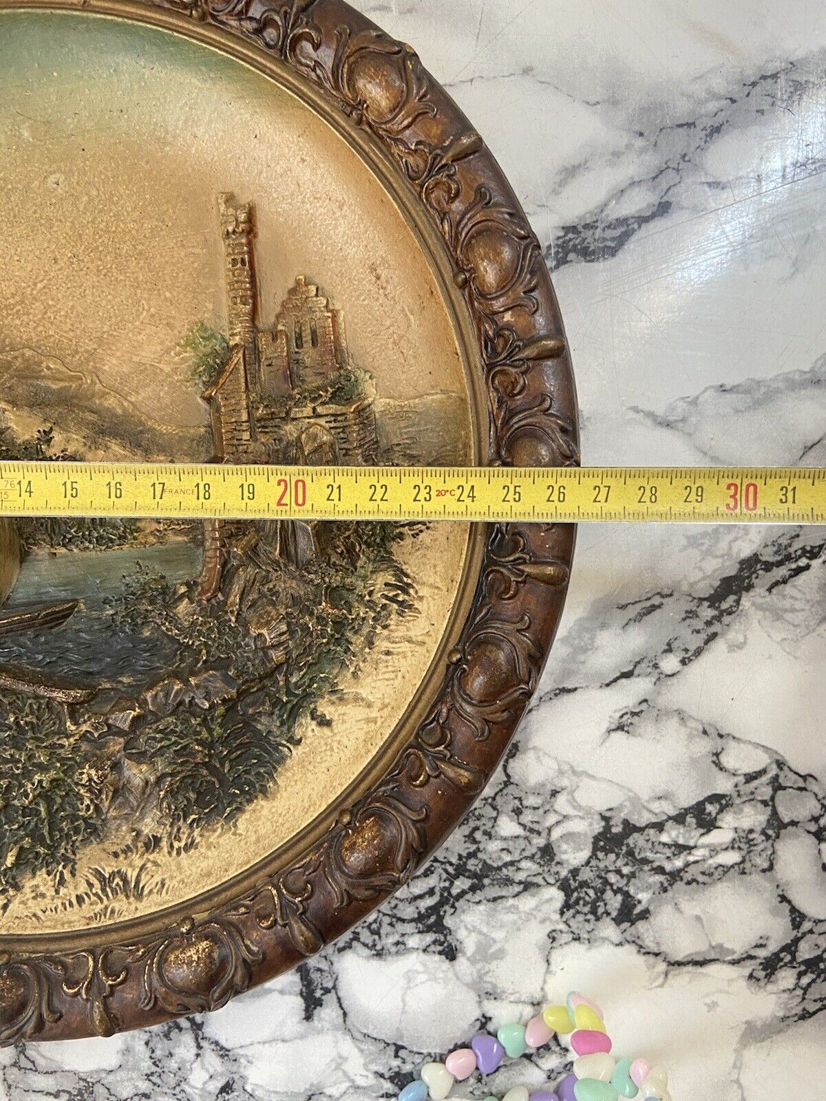 Plaque murale en céramique