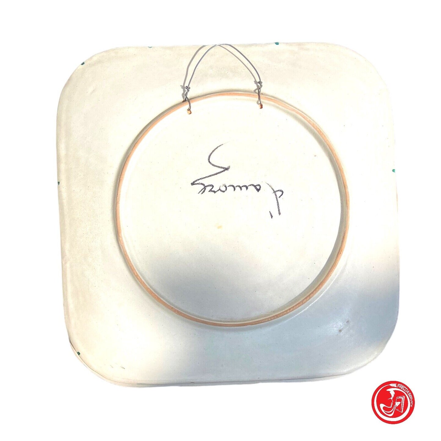 Coppia di piatti in ceramica Luigi D'Amore firmati sul retro