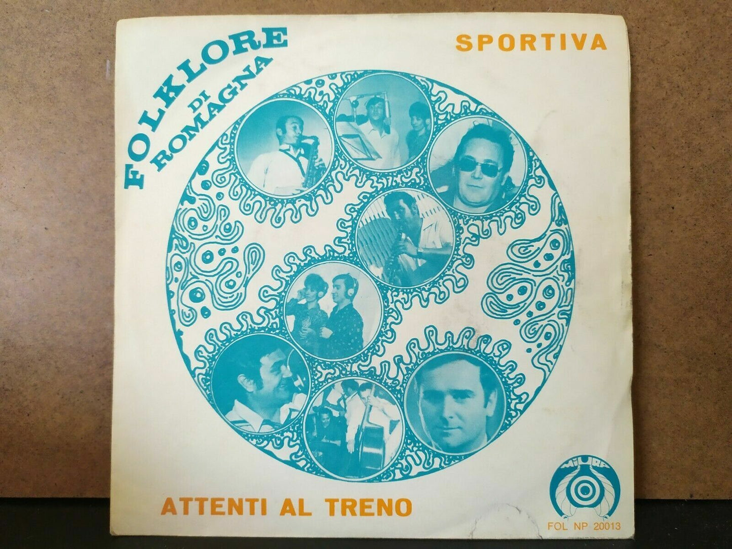 Folklore of Romagna / Sports - Watch out for the train