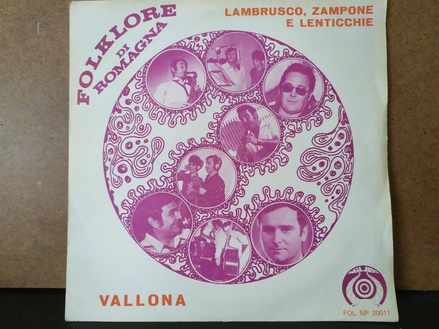 Romagna Folklore – Lambrusco, Zampone and Lentils / Vallona