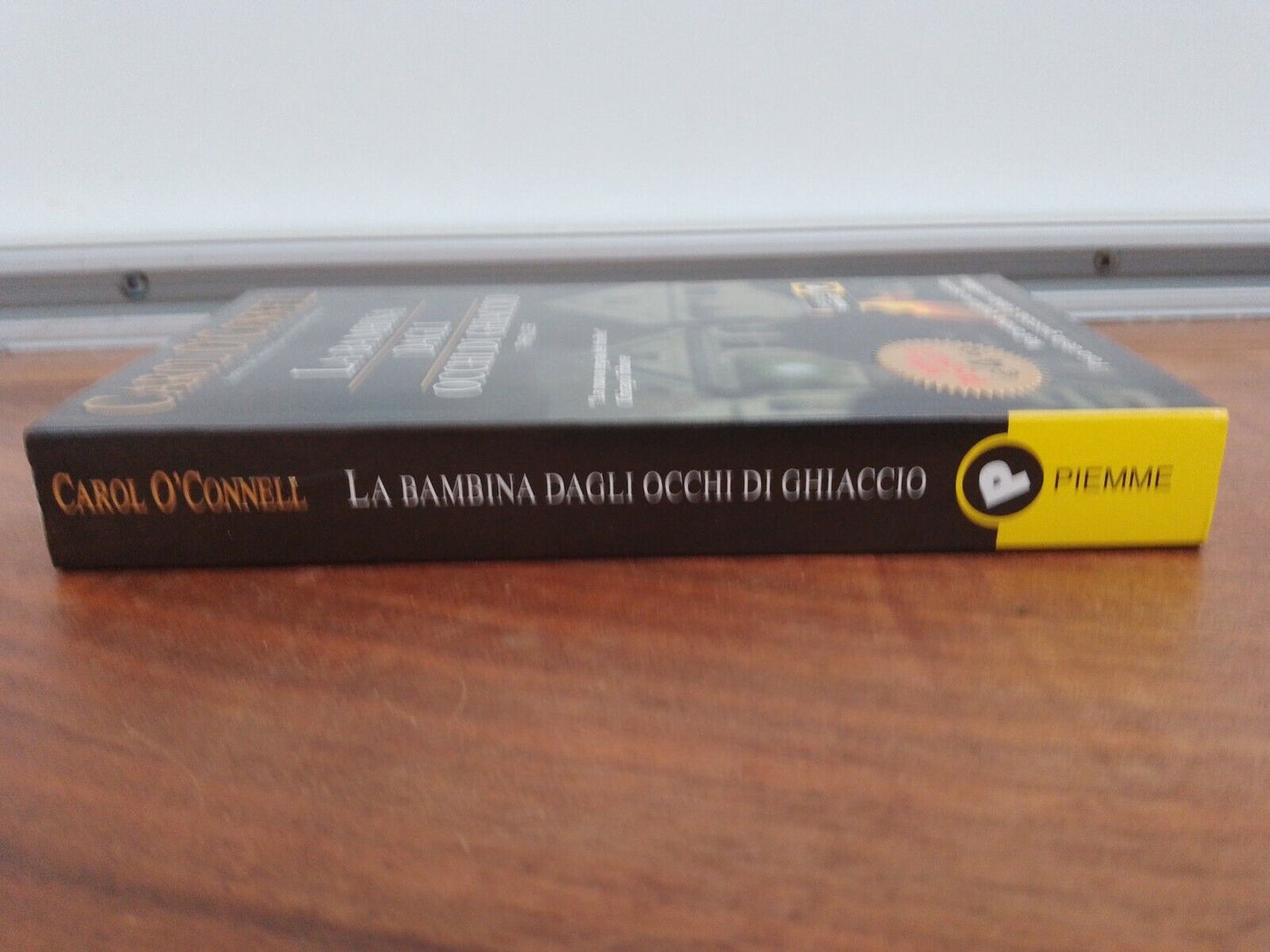La bambina dagli occhi di ghiaccio - Carol O'Connell (Piemme)
