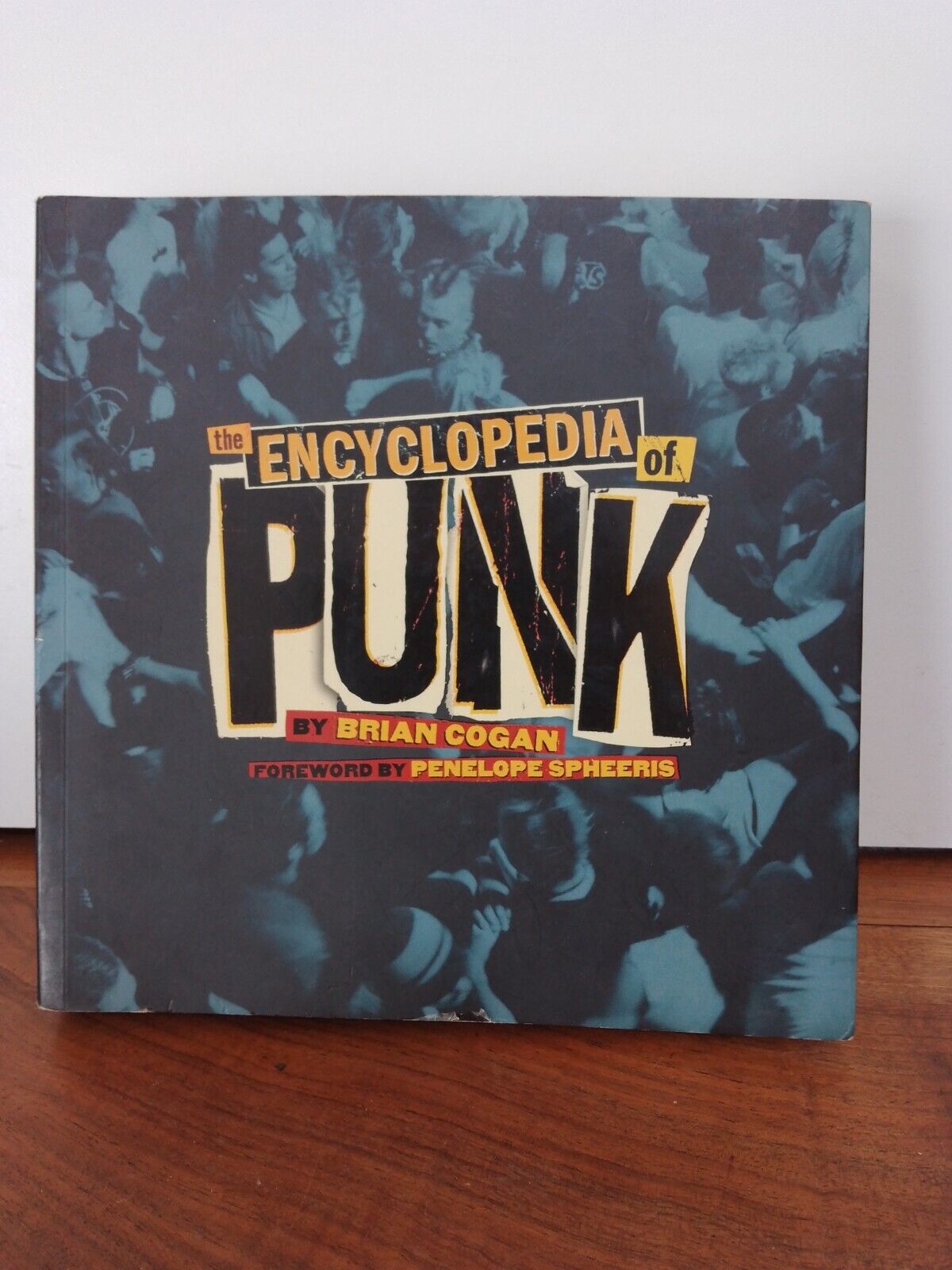 The Encyclopedia of Punk, B. Cogan, Sterling, 2006 – FRECCIA SERVICE