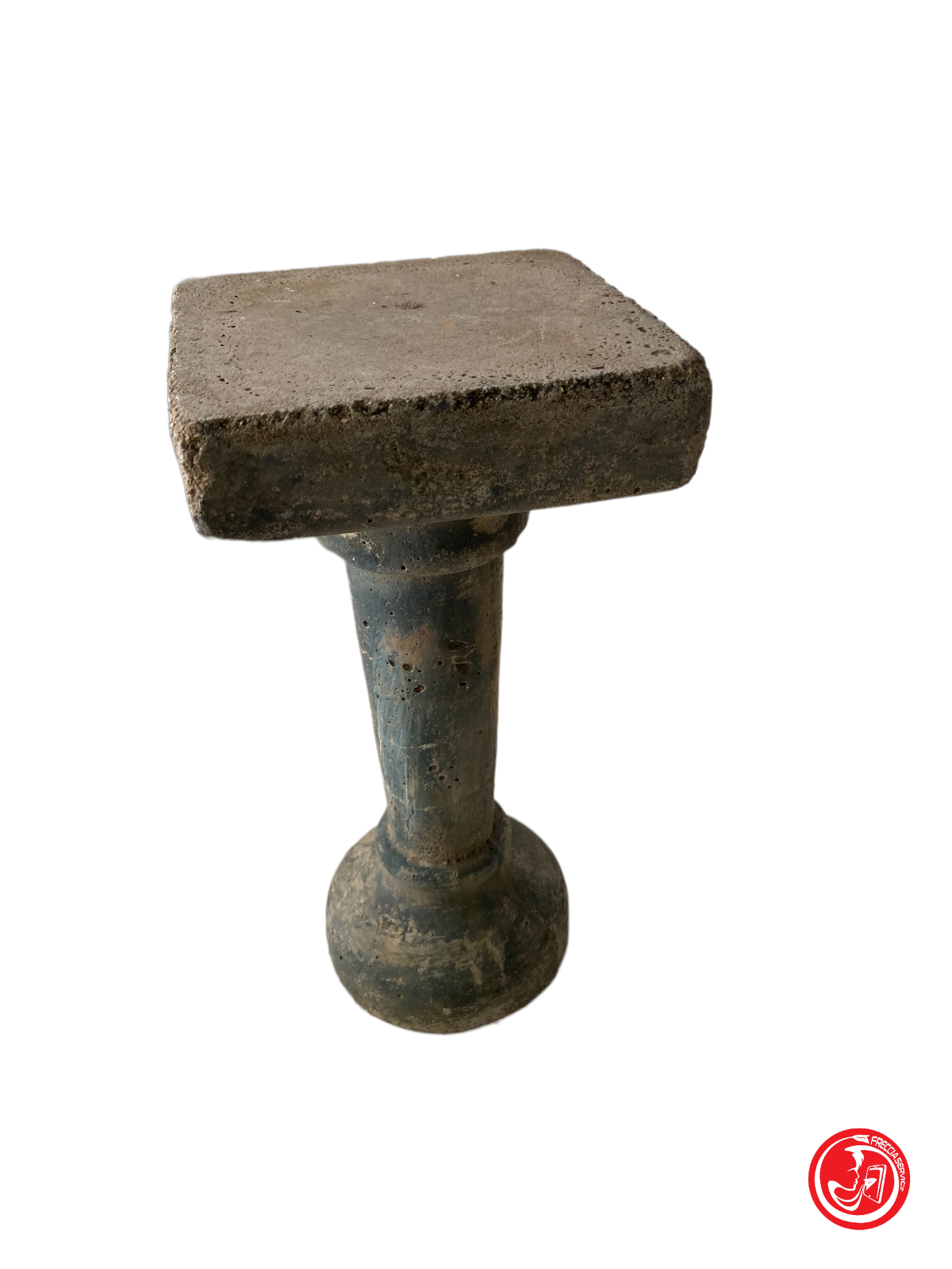 Pilier en pierre très ancien