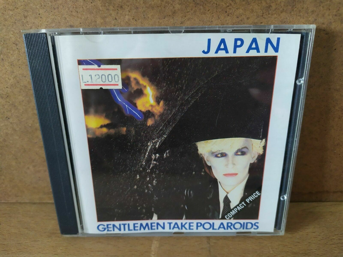 Japan – Gentlemen Take Polaroids