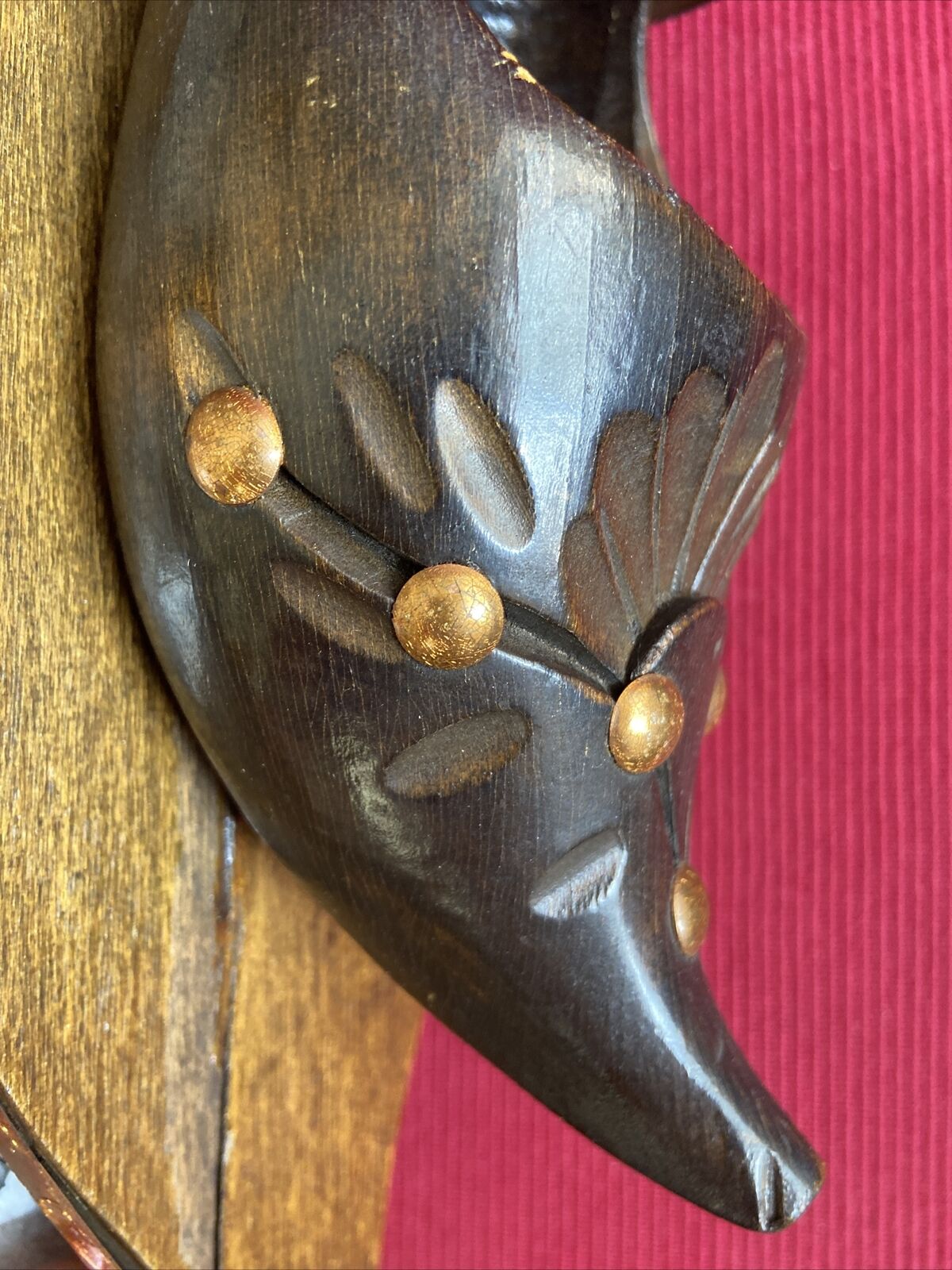 Zoccolo In Legno Su Lastra Da Muro