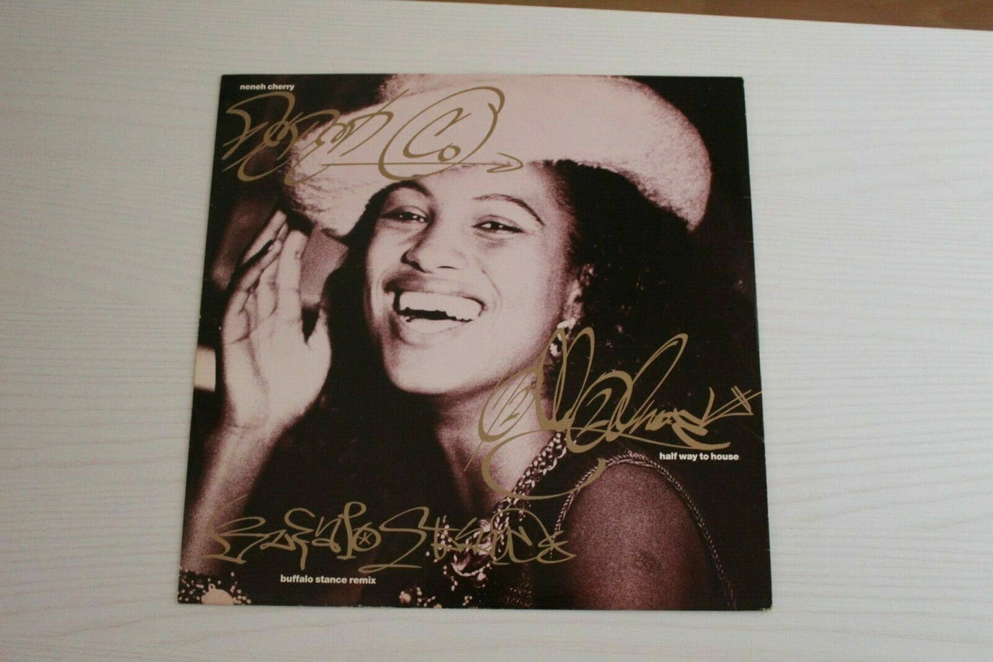 Neneh Cherry – Buffalo Stance Remix (Half Way To House)