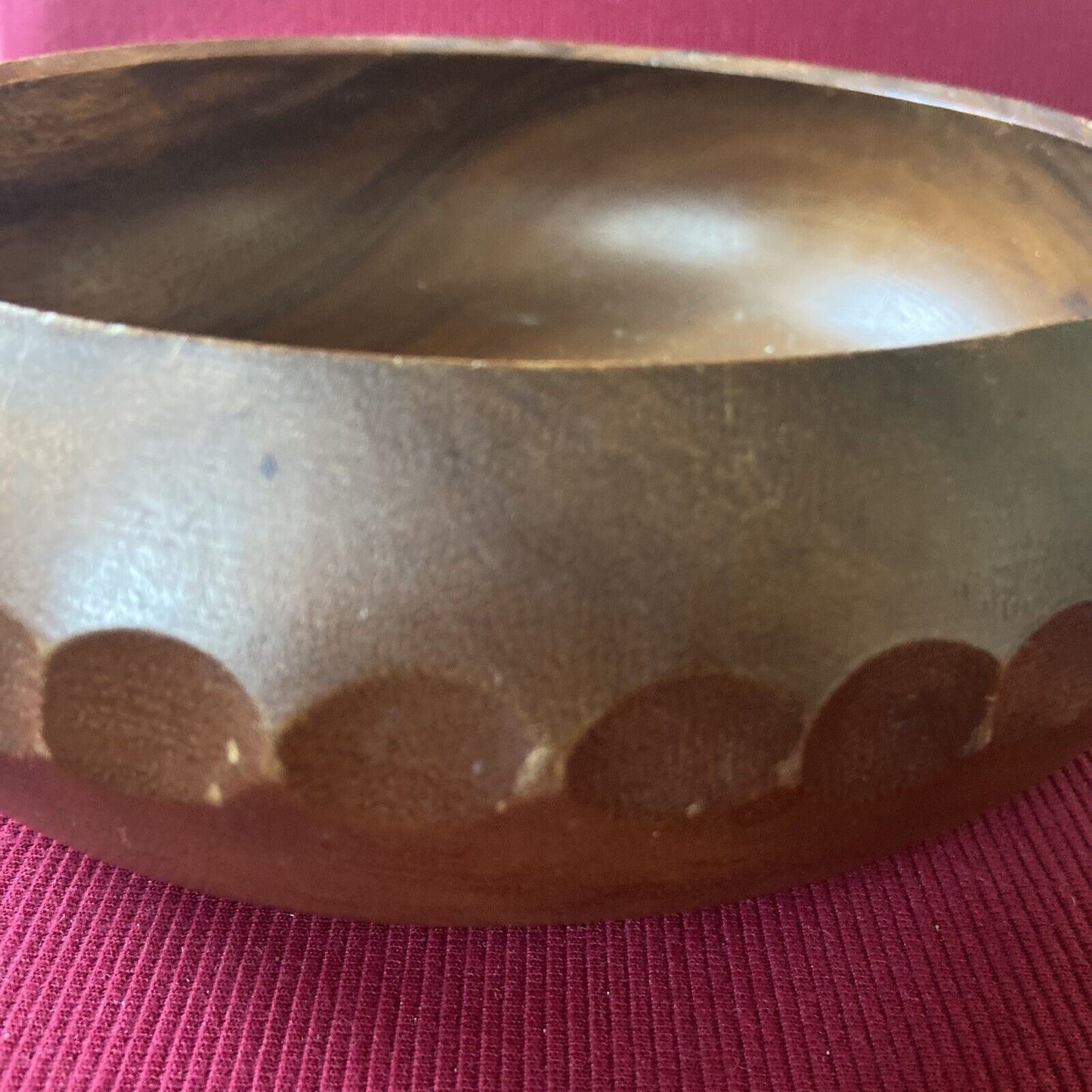 Well-crafted and spacious wooden round tray bowl