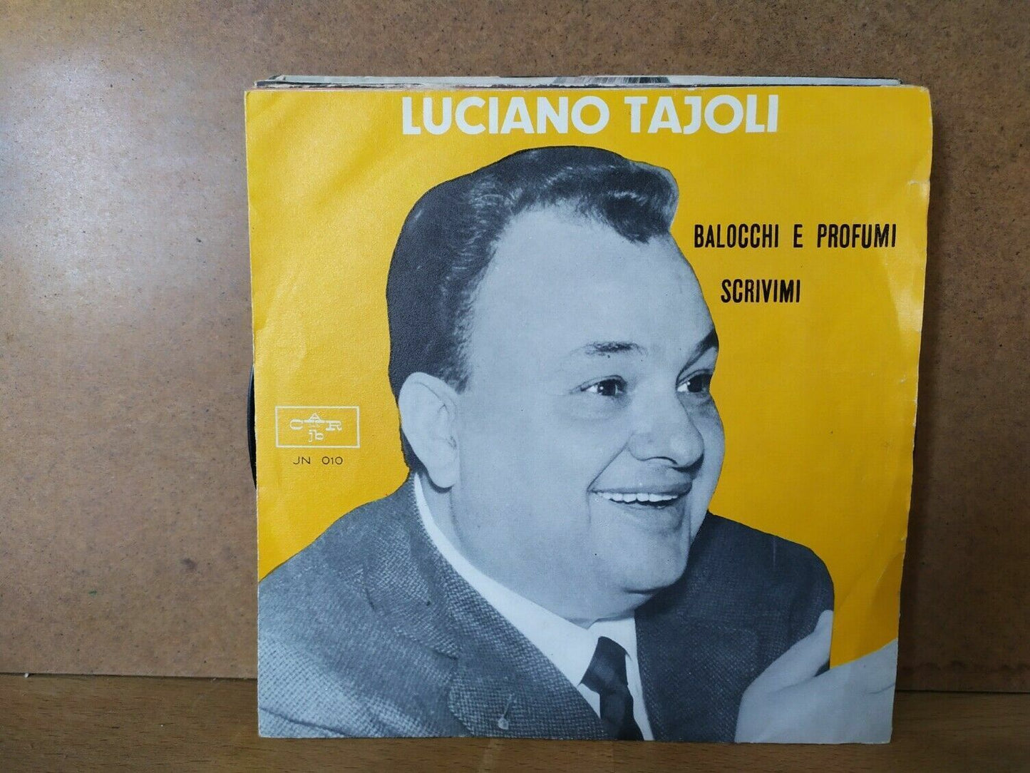 Luciano Tajoli – Jouets et parfums