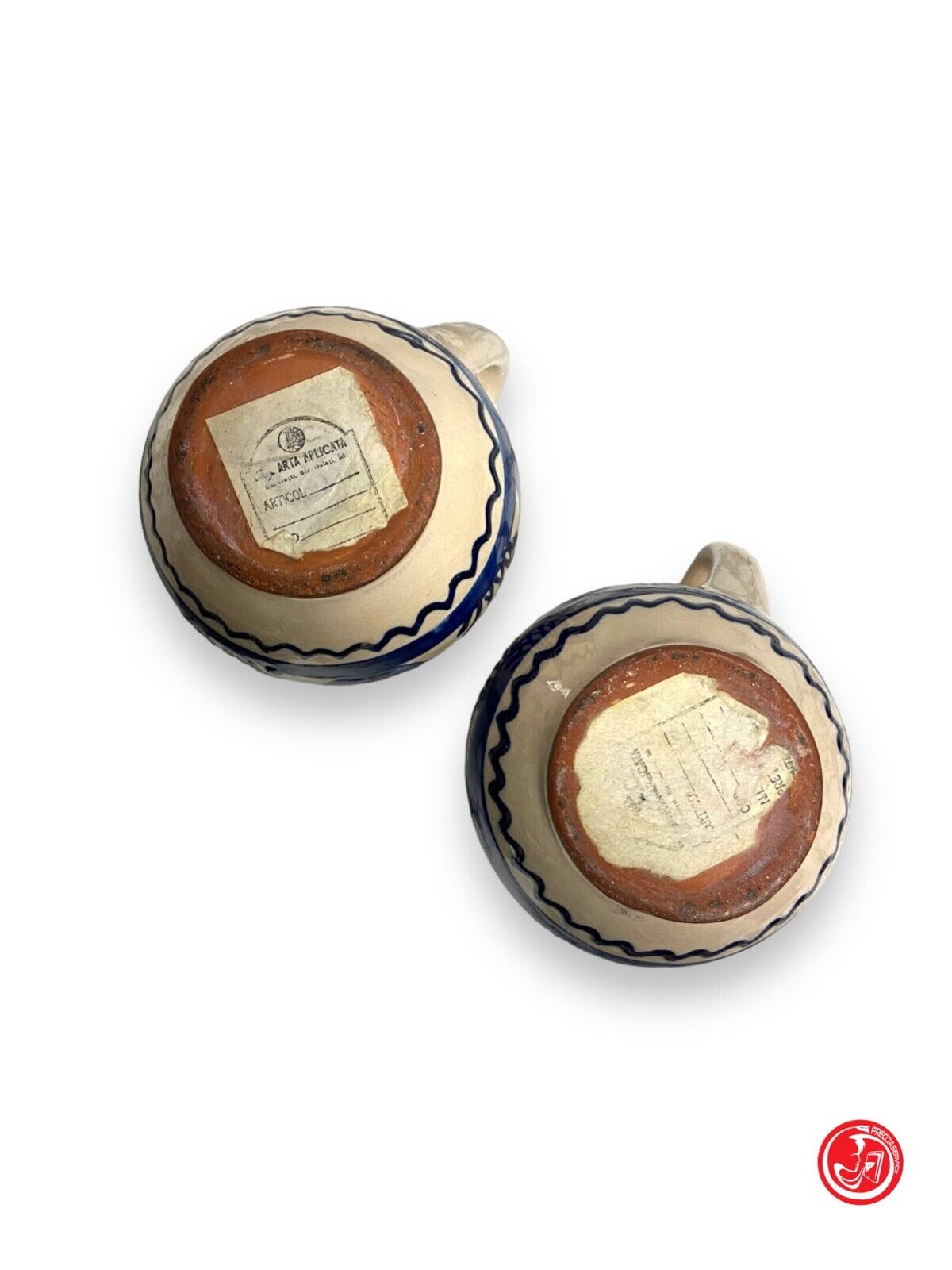 Coppia di caraffe in ceramica Carta applicata