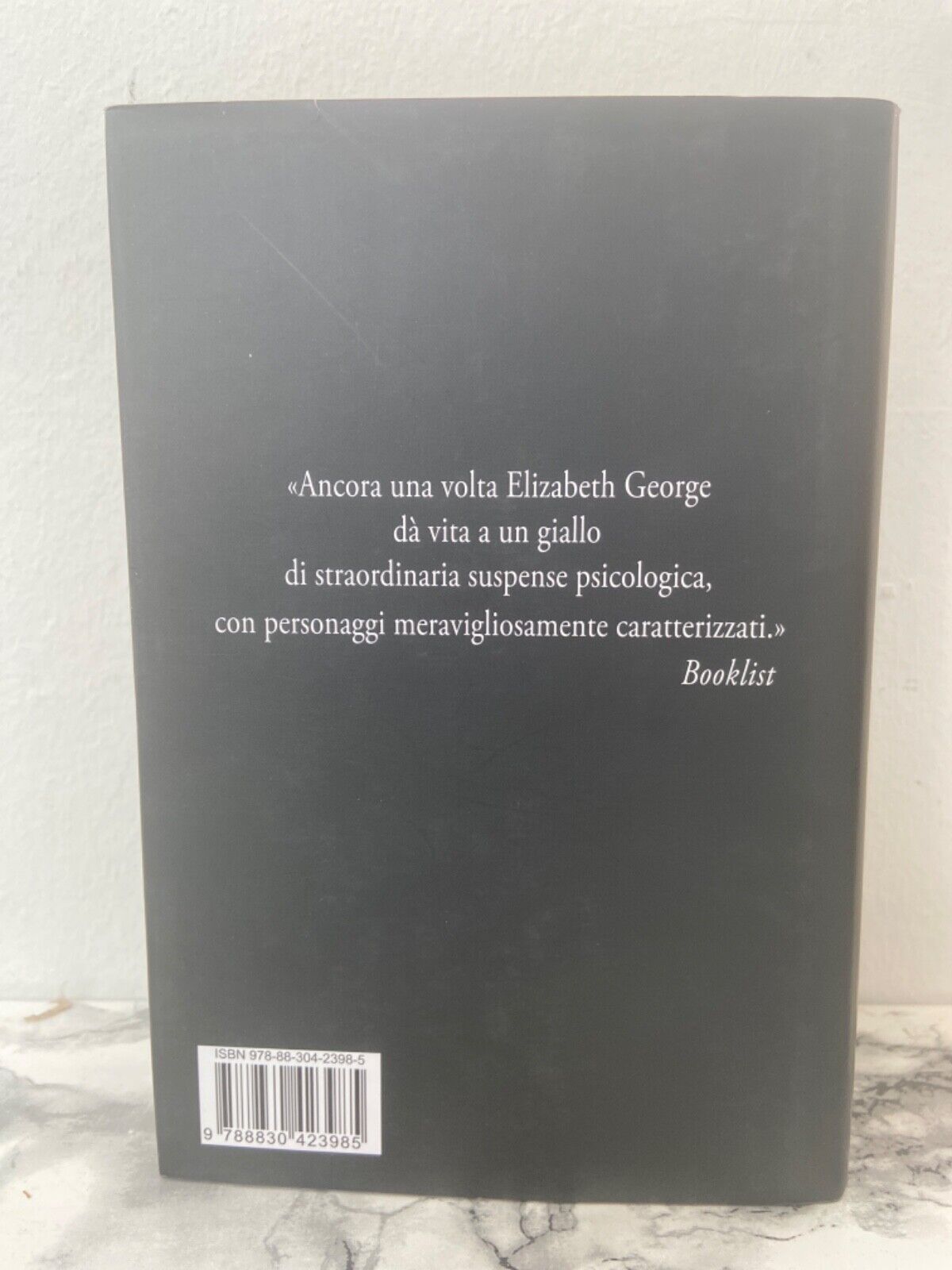 E. George - La Donna che vestiva di rosso