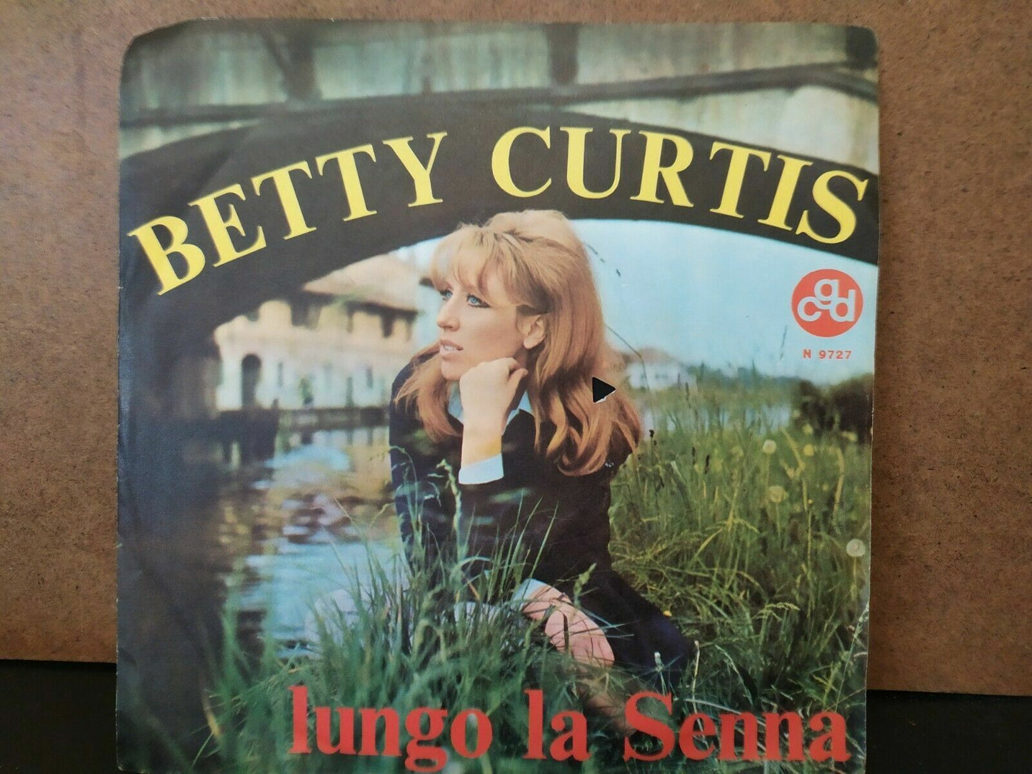 Betty Curtis – Lungo La Senna