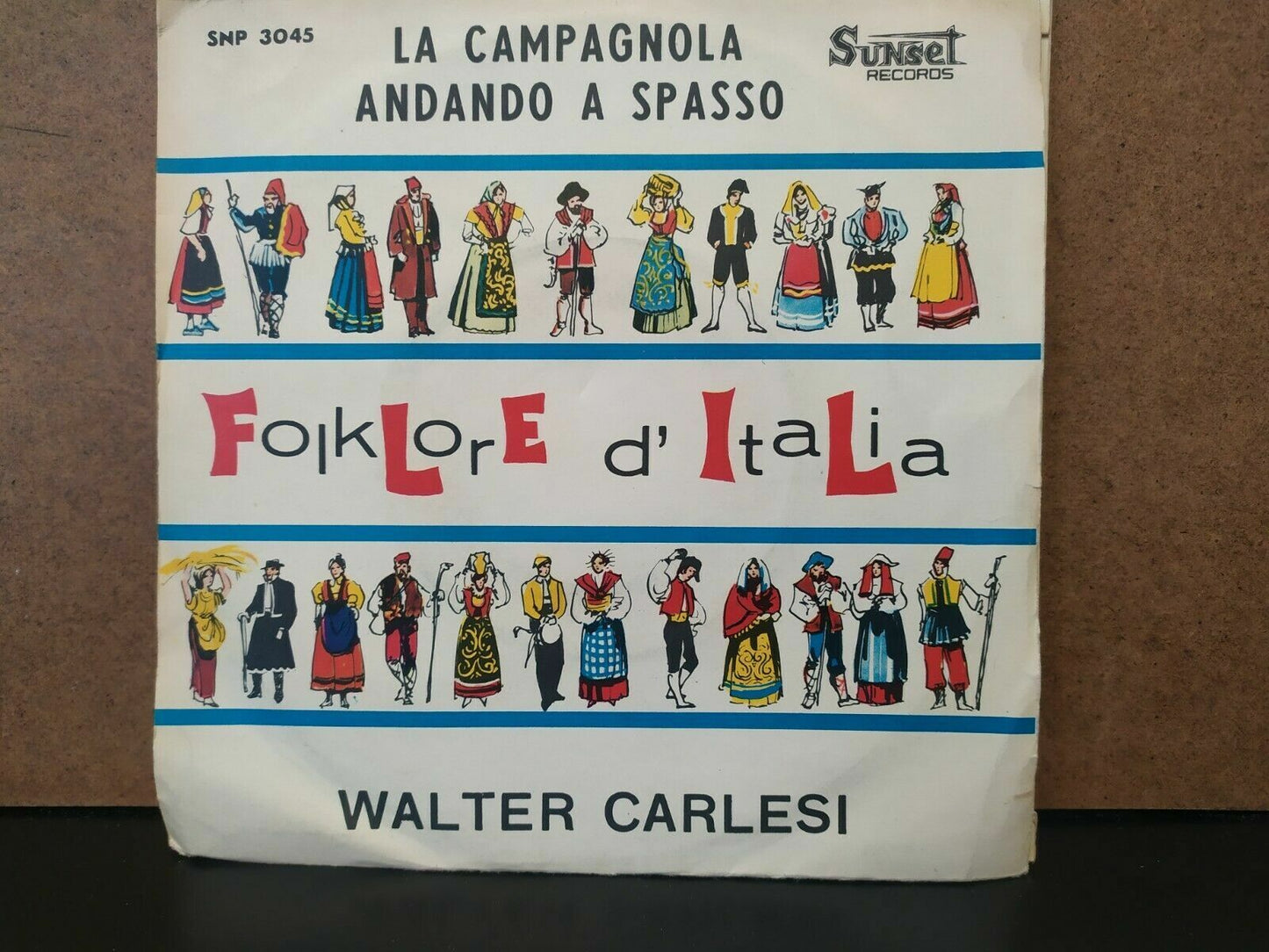 Folklore d'Italia, Walter Carlesi / La campagnola - Andando a spasso