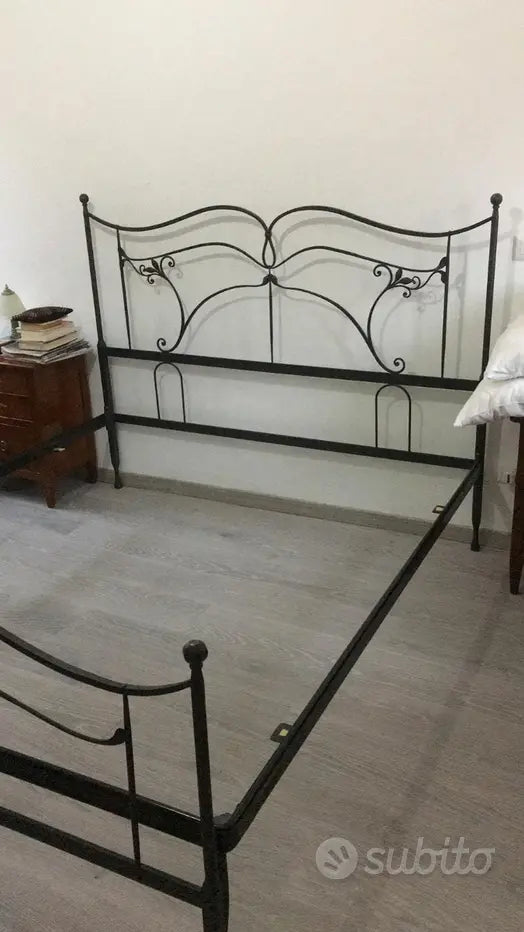 WROUGHT IRON BED 