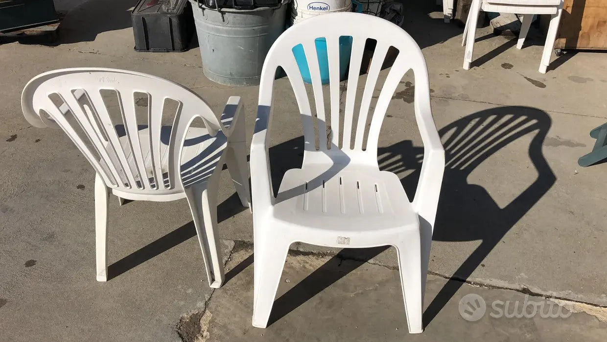 WHITE OUTDOOR CHAIRS