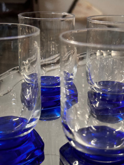 4 bicchieri per l'acqua con fondo blu