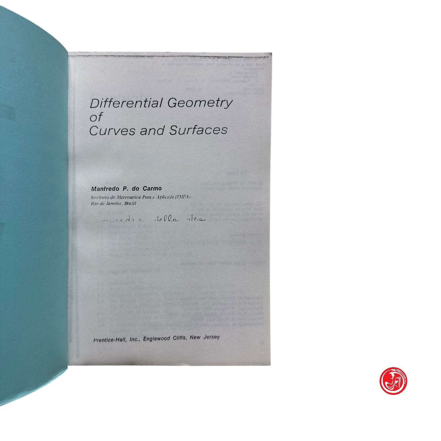 Matematica - M. P. do Carmo - Differential geometry of curves and surfaces