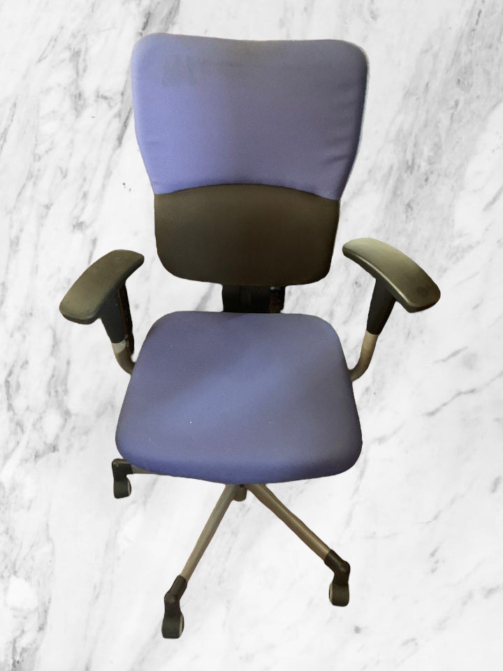 SWIVEL CHAIR