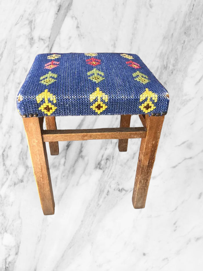 SQUARE STOOL