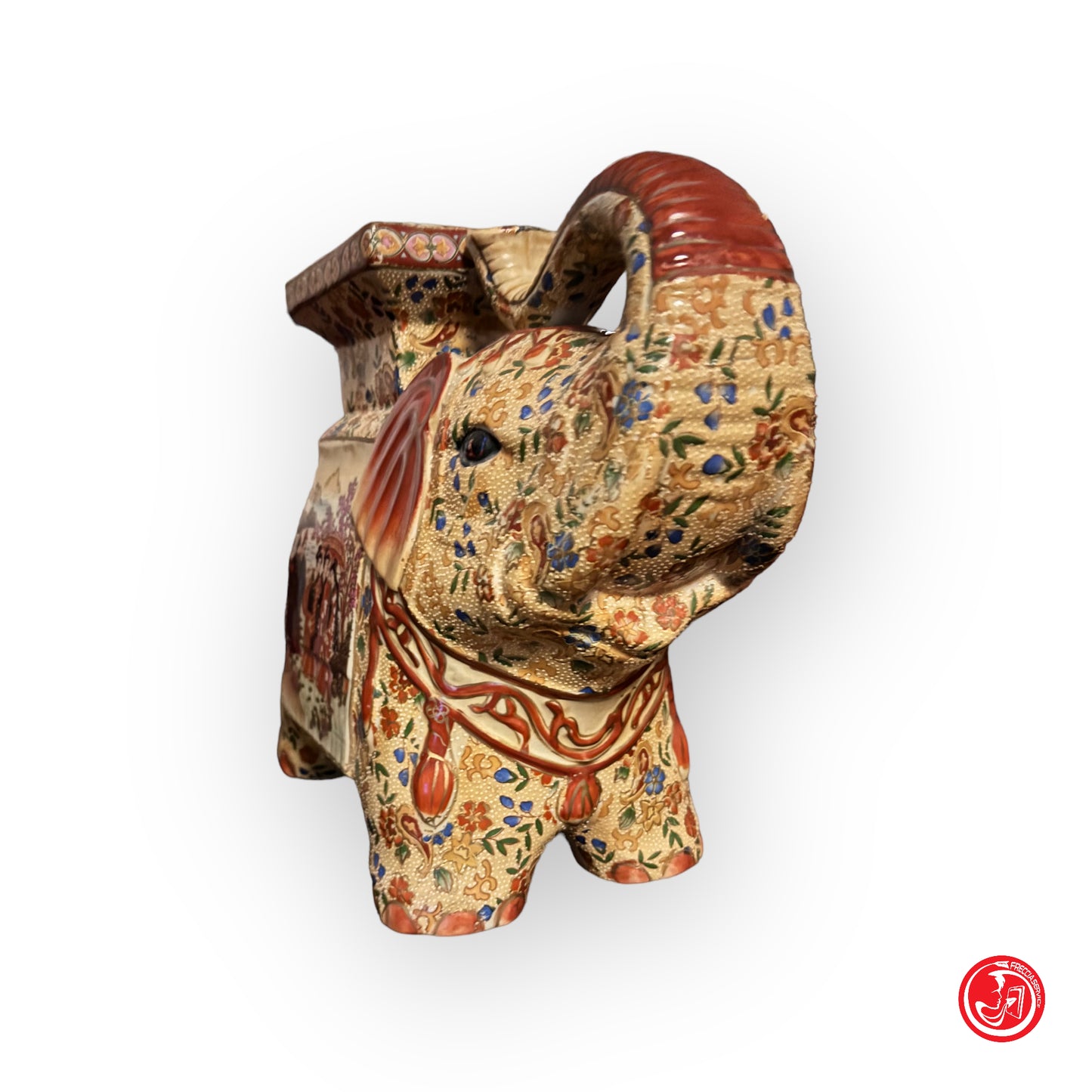 Elegante elefante in porcellana rossa Made in China tardo XX secolo