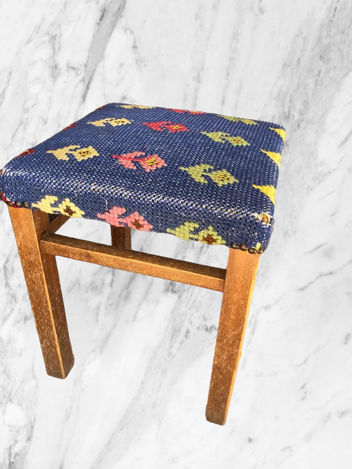 SQUARE STOOL