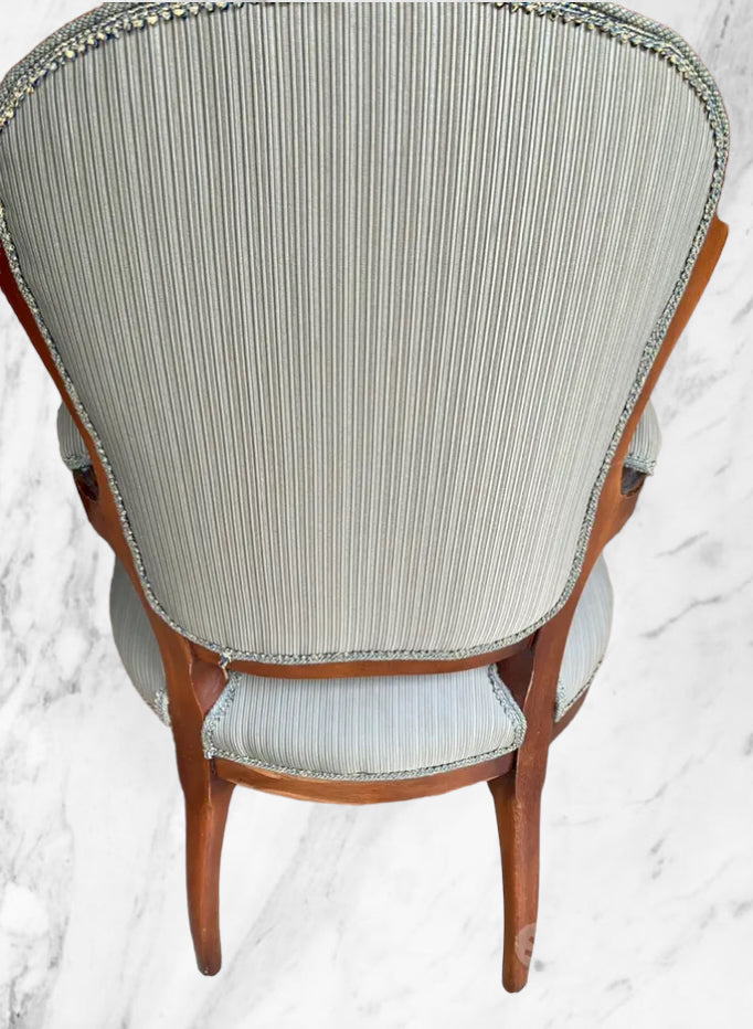 FAUTEUIL EN BOIS VINTAGE