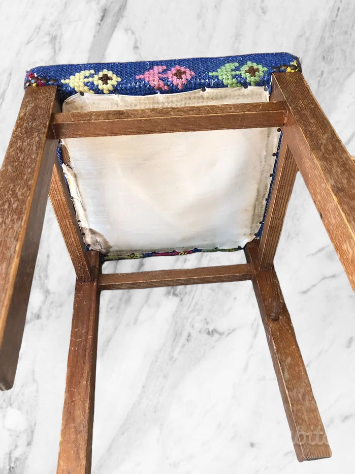 SQUARE STOOL