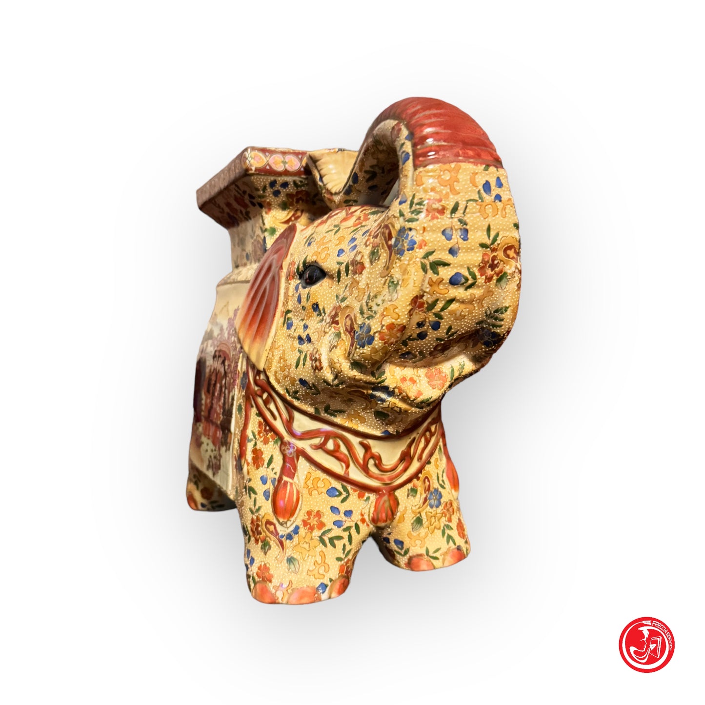 Elegante elefante in porcellana rossa Made in China tardo XX secolo