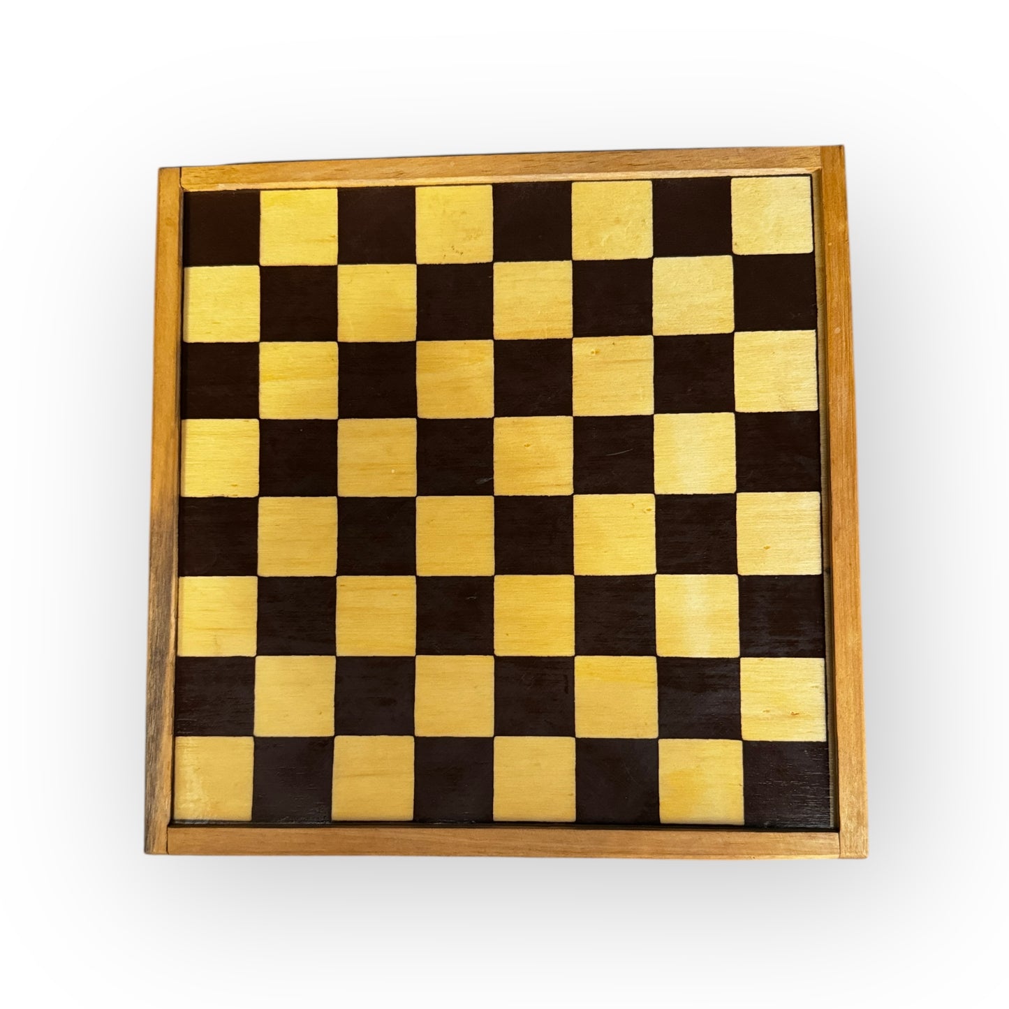 Chessboard with complete pieces 