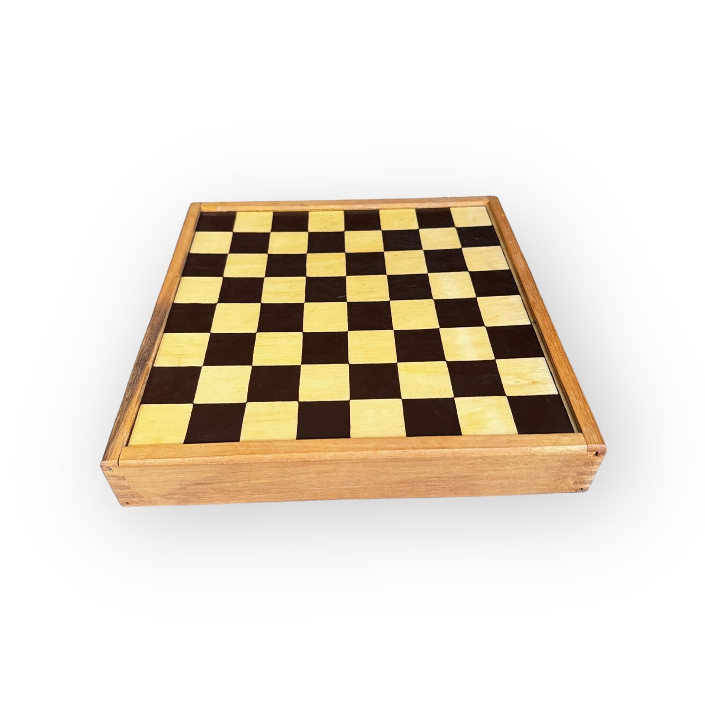 Chessboard with complete pieces 