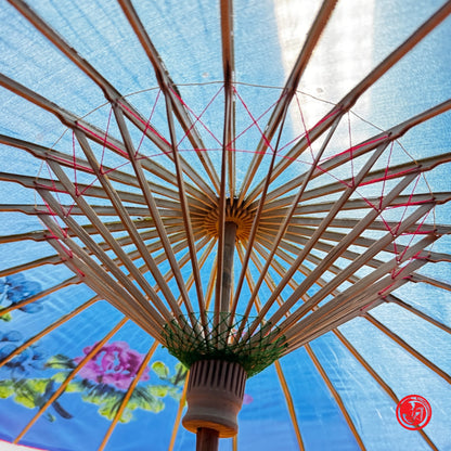 Parapluie ancien avec manche en bois