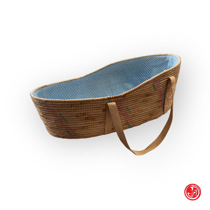 Cesta per infante con rivestimento interno e manici