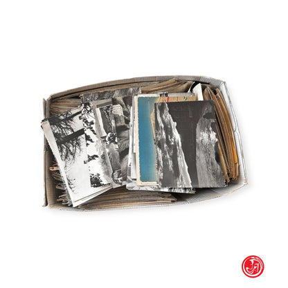 Environ 150 photos/cartes postales noir et blanc + carte en papier de riz