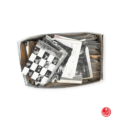 Environ 150 photos/cartes postales noir et blanc + carte en papier de riz