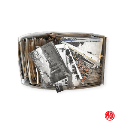 Environ 150 photos/cartes postales noir et blanc + carte en papier de riz