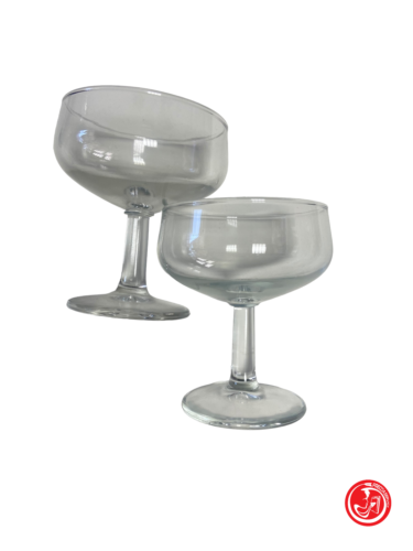 Paire de verres en coupe