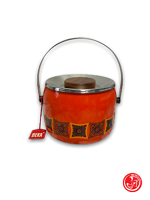 BEKA orange saucepan with lid and handle