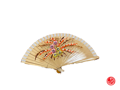 Wooden fan - floral pattern