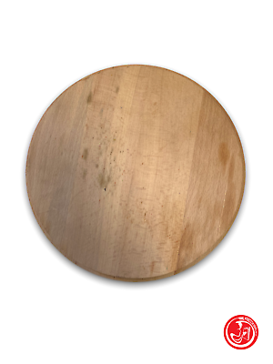 Circular wooden cutting boards