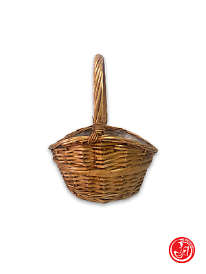 Wicker basket with handle