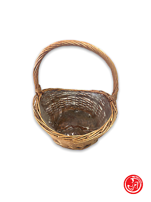 Wicker basket with handle