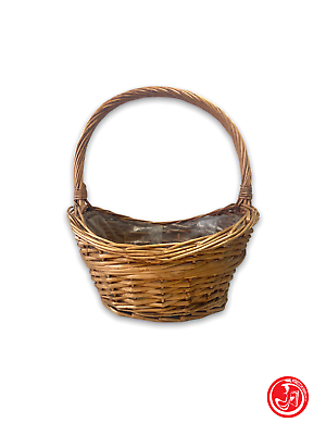 Wicker basket with handle