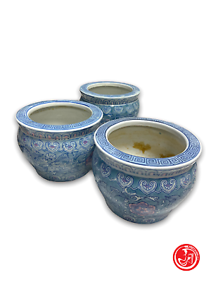 Trio de vases Made in China sur fond bleu et blanc